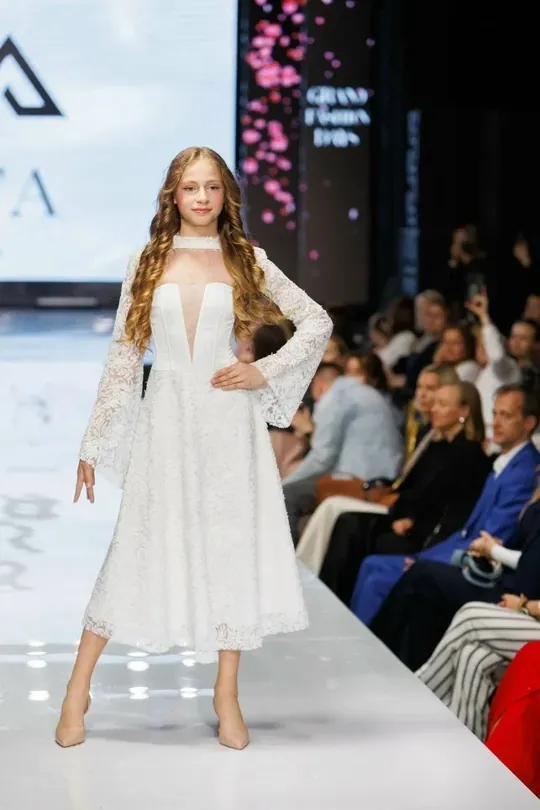 Корсетное платье «Белый лебедь»